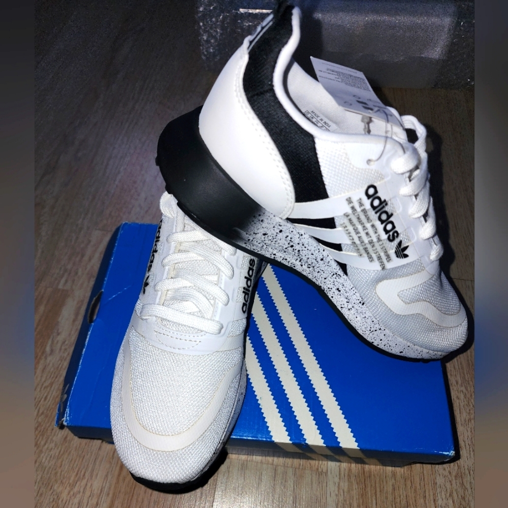 Adidas Sneakers